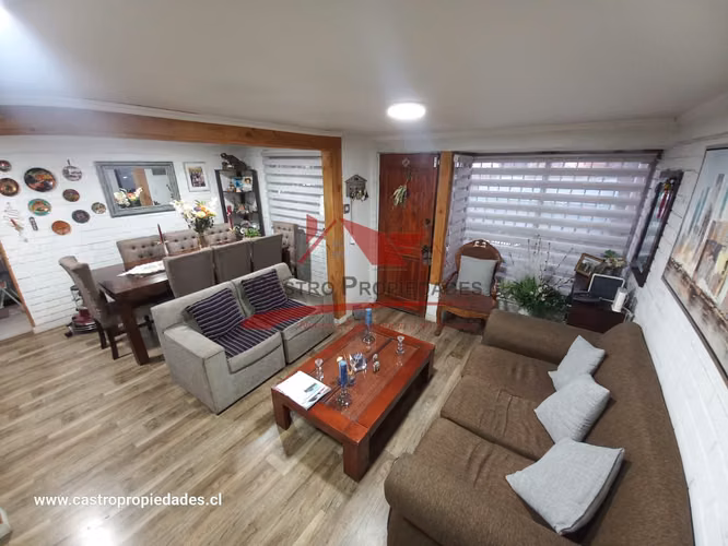 HERMOSA CASA DE DOS PISOS AMPLIADA CON 4 DORMITORIOS 3 BAÑOS