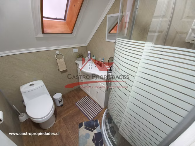 HERMOSA CASA DE DOS PISOS AMPLIADA CON 4 DORMITORIOS 3 BAÑOS
