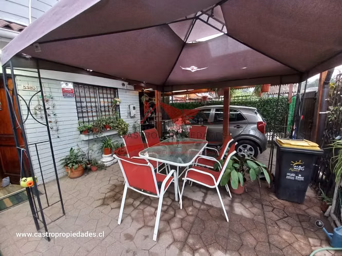 HERMOSA CASA DE DOS PISOS AMPLIADA CON 4 DORMITORIOS 3 BAÑOS