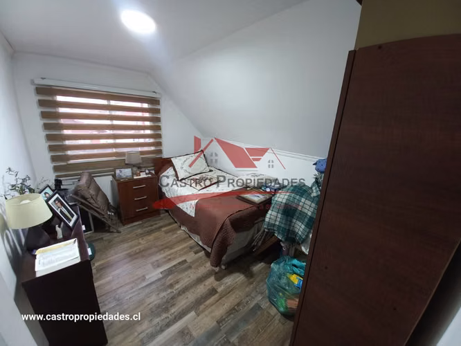 HERMOSA CASA DE DOS PISOS AMPLIADA CON 4 DORMITORIOS 3 BAÑOS