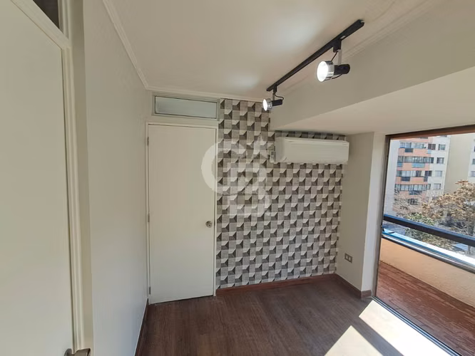 Remodelada oficina en Luis Thayer Ojeda a Pasos del metro - Imagen 10