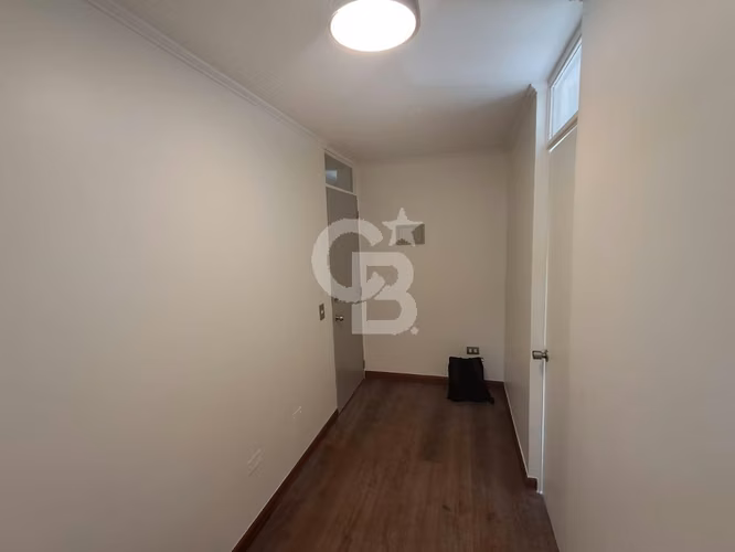Remodelada oficina en Luis Thayer Ojeda a Pasos del metro - Imagen 6