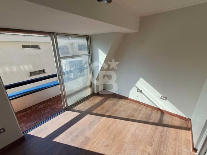 Remodelada oficina en Luis Thayer Ojeda a Pasos del metro - Imagen 2