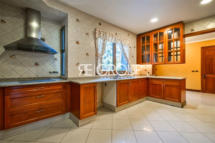 Casa en arriendo de 7 dorm. en Lo Barnechea
