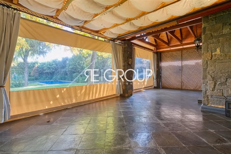 Casa en arriendo de 7 dorm. en Lo Barnechea