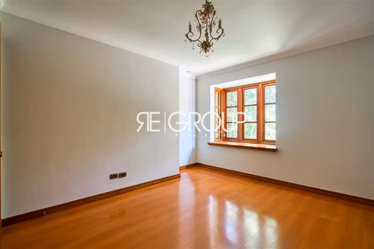 Casa en arriendo de 7 dorm. en Lo Barnechea