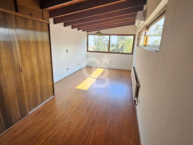 Casa de dos pisos- Vista despejada - Los Dominicos - Imagen 13