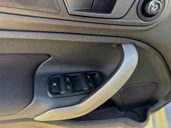 FORD FIESTA TITANIUM 1.6 MEC FULL TECHO AIRE AIRBAG VER EN LAS CONDES 2013