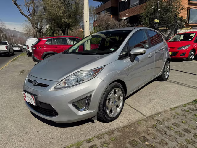 FORD FIESTA TITANIUM 1.6 MEC FULL TECHO AIRE AIRBAG VER EN LAS CONDES 2013