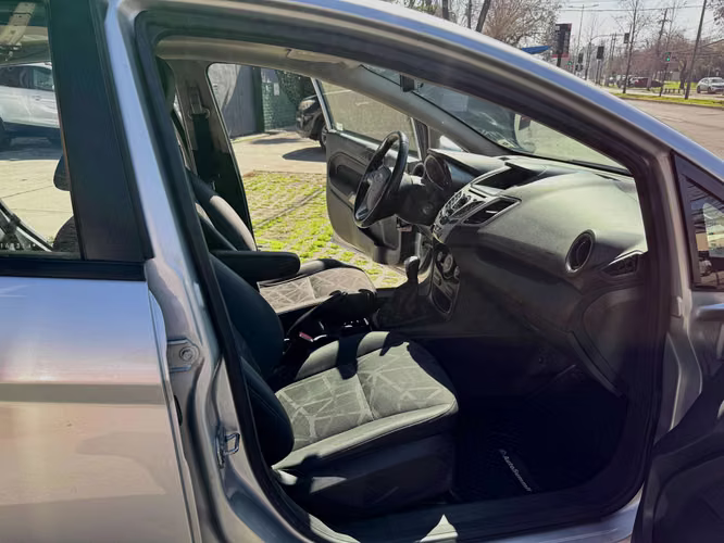 FORD FIESTA TITANIUM 1.6 MEC FULL TECHO AIRE AIRBAG VER EN LAS CONDES 2013