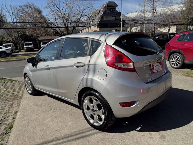 FORD FIESTA TITANIUM 1.6 MEC FULL TECHO AIRE AIRBAG VER EN LAS CONDES 2013
