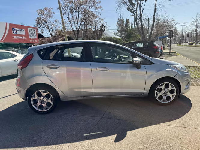 FORD FIESTA TITANIUM 1.6 MEC FULL TECHO AIRE AIRBAG VER EN LAS CONDES 2013