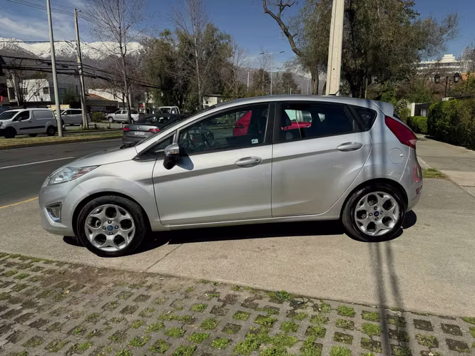 FORD FIESTA TITANIUM 1.6 MEC FULL TECHO AIRE AIRBAG VER EN LAS CONDES 2013