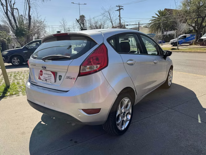 FORD FIESTA TITANIUM 1.6 MEC FULL TECHO AIRE AIRBAG VER EN LAS CONDES 2013