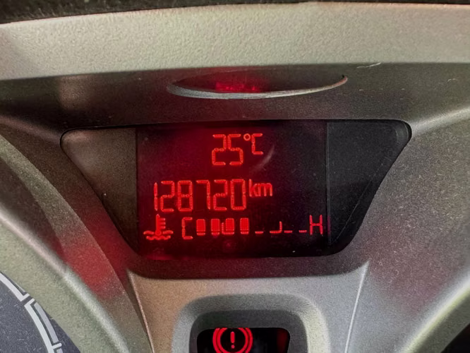 FORD FIESTA TITANIUM 1.6 MEC FULL TECHO AIRE AIRBAG VER EN LAS CONDES 2013