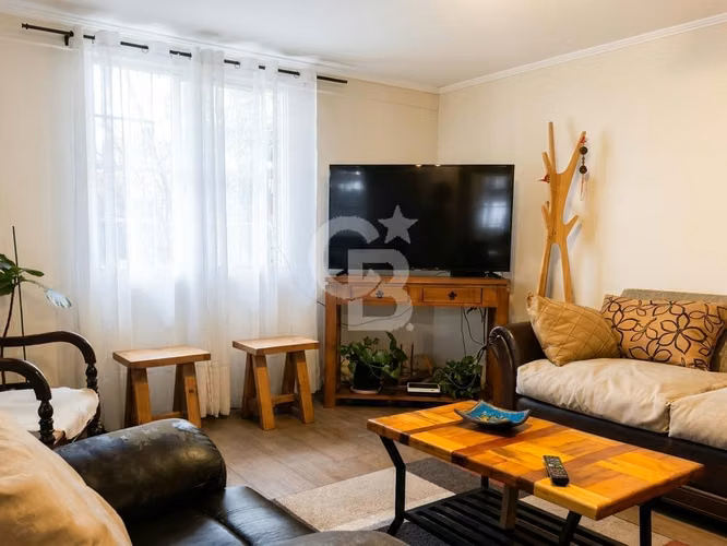 Excelente casa en pasaje cerrado