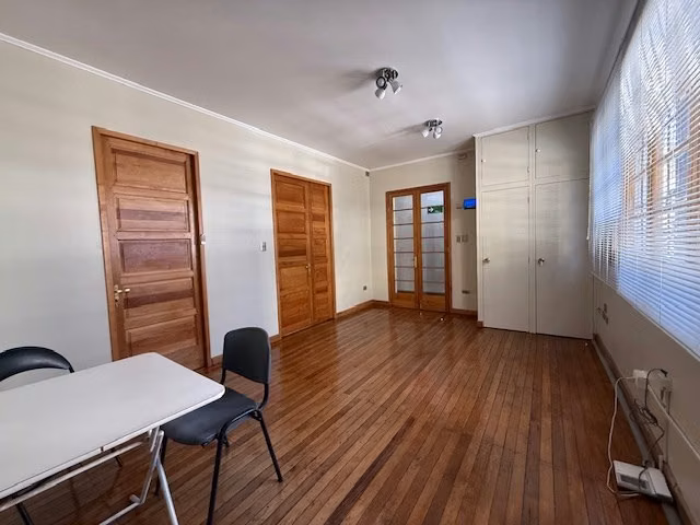 Oficina en arriendo en Providencia. 4 privados y subterráneo