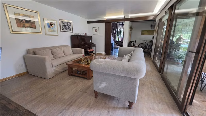Sector C Alemana casa 3d estar piscina Vitacura 272/450m2 fm - Imagen 2