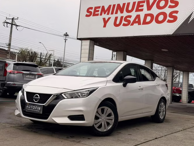 NISSAN VERSA MOTOR 1.6 MECANICO 2023 UNICO DUEÑO