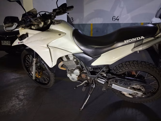 Se vende Honda XRE300 2014