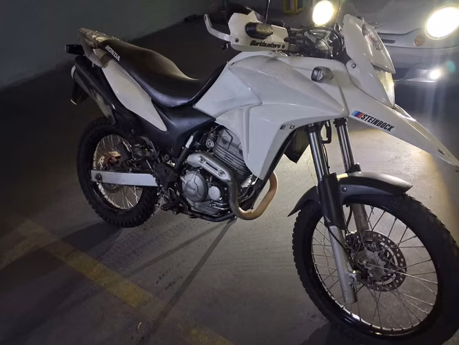 Se vende Honda XRE300 2014