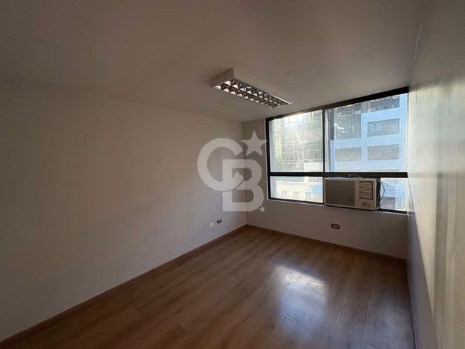 Impecable Oficina cerca de Metro Tobalaba. - Imagen 4