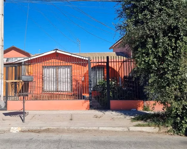 Casa en Avda comercial o habitacional  (180459)