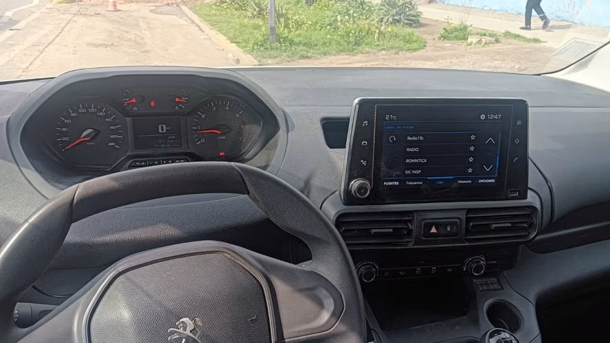Peugeot Partner  L2 full , año 2022 unico dueño FACTURABLE - Imagen 9