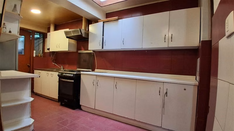 Casas en venta de 6 dorm. 4 baños en Macul