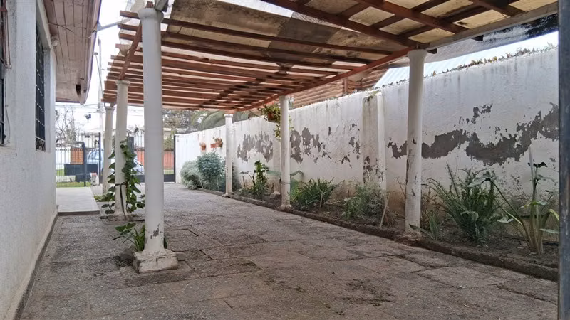 Casas en venta de 6 dorm. 4 baños en Macul