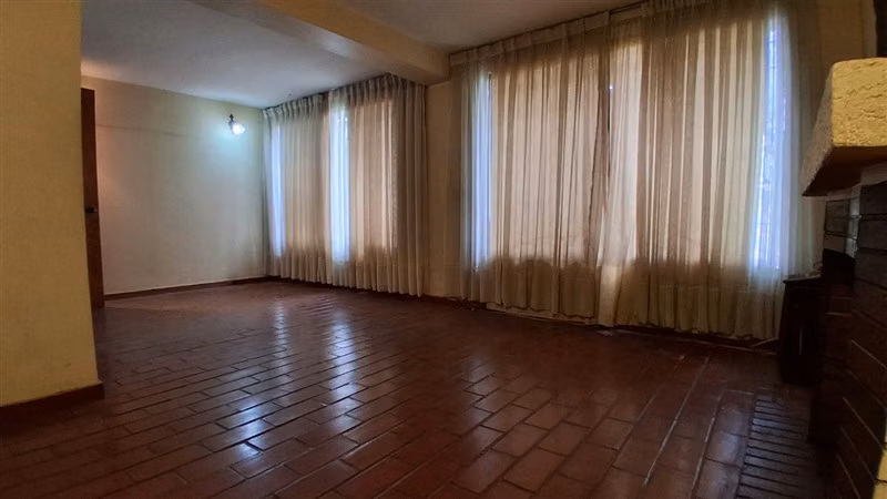 Casas en venta de 6 dorm. 4 baños en Macul