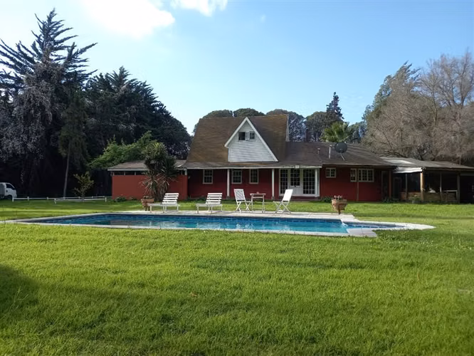 Casa en venta de 4 dorm. en condominio Talagante