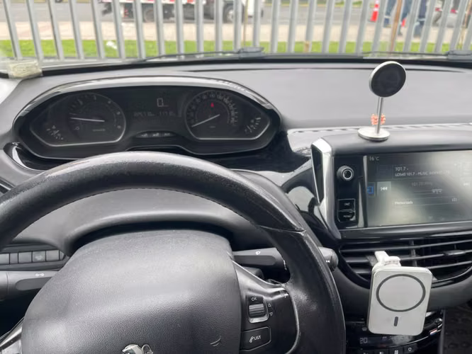 Peugeot 208 Active 1.4 hdi 2016 - Imagen 5