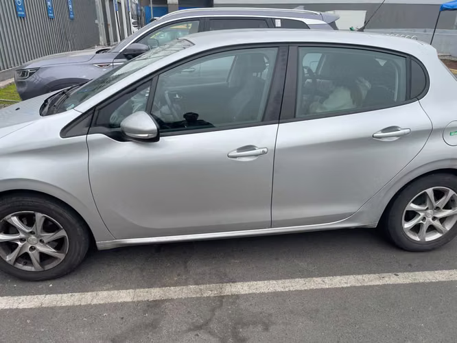 Peugeot 208 Active 1.4 hdi 2016 - Imagen 3