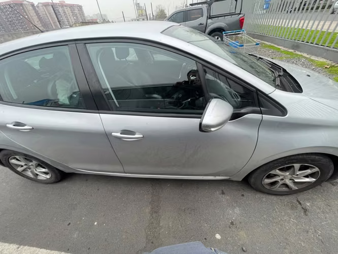 Peugeot 208 Active 1.4 hdi 2016 - Imagen 2