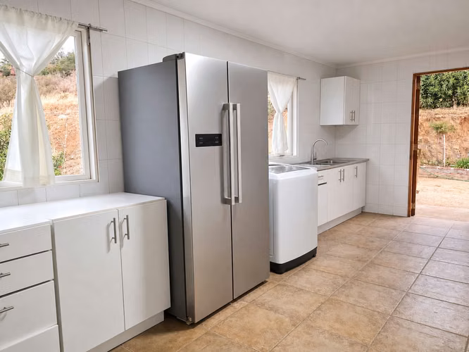 Hermosa Casa 5D/2B con piscina y bosque nativo - Imagen 6