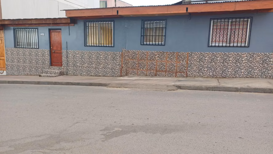 CASA 4 DORMITORIOS CALLE MONTEGRANDE