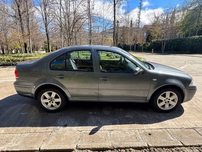 Volkswagen Bora 2.0L Trendline Sky MT5 año 2014