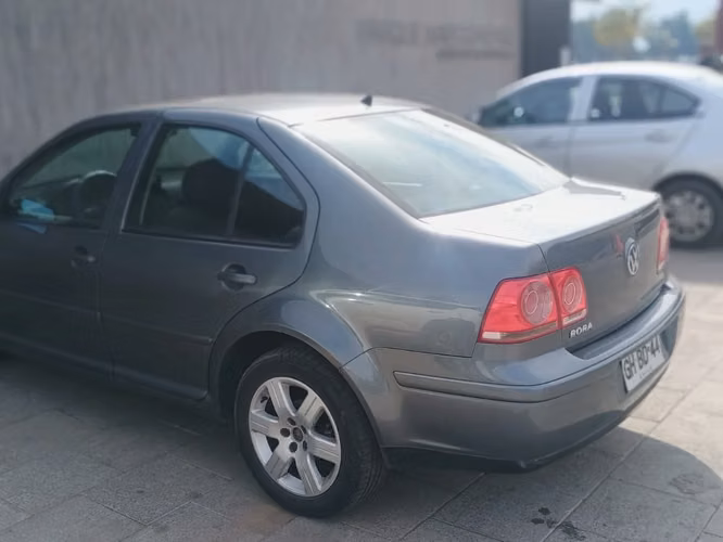 Volkswagen Bora 2.0L Trendline Sky MT5 año 2014 - Imagen 6