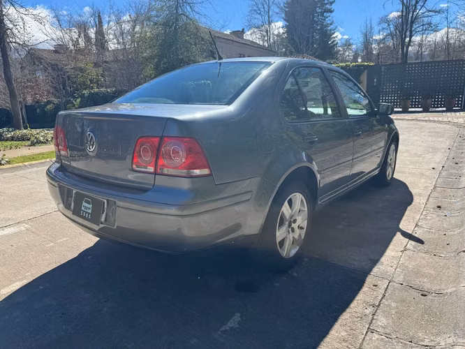 Volkswagen Bora 2.0L Trendline Sky MT5 año 2014