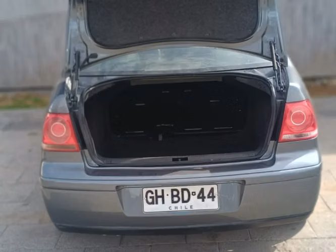 Volkswagen Bora 2.0L Trendline Sky MT5 año 2014 - Imagen 8