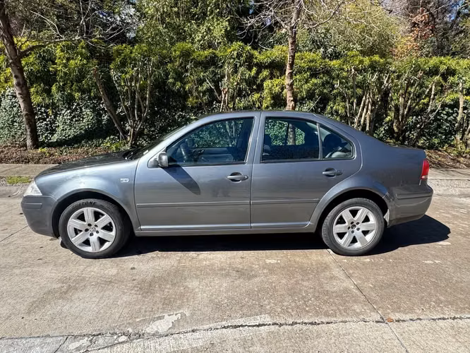 Volkswagen Bora 2.0L Trendline Sky MT5 año 2014