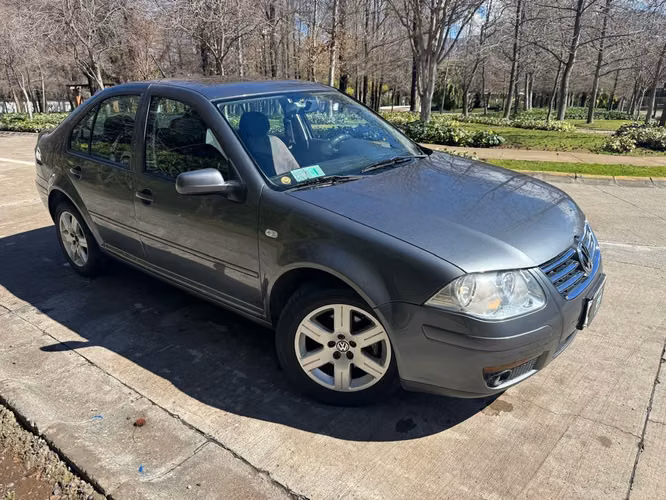 Volkswagen Bora 2.0L Trendline Sky MT5 año 2014