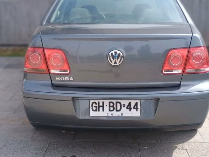 Volkswagen Bora 2.0L Trendline Sky MT5 año 2014 - Imagen 7