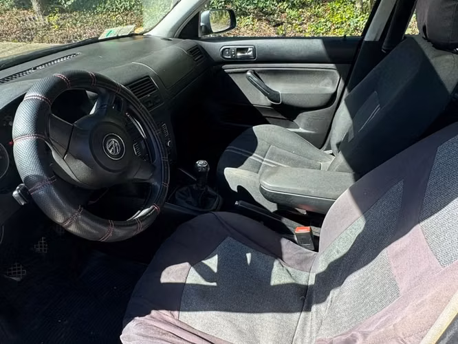 Volkswagen Bora 2.0L Trendline Sky MT5 año 2014