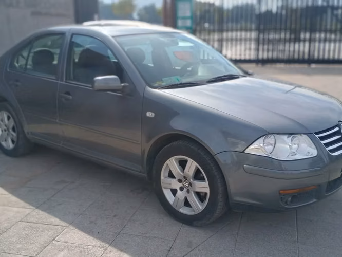 Volkswagen Bora 2.0L Trendline Sky MT5 año 2014