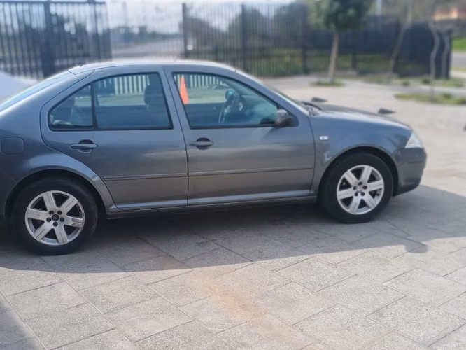 Volkswagen Bora 2.0L Trendline Sky MT5 año 2014 - Imagen 10