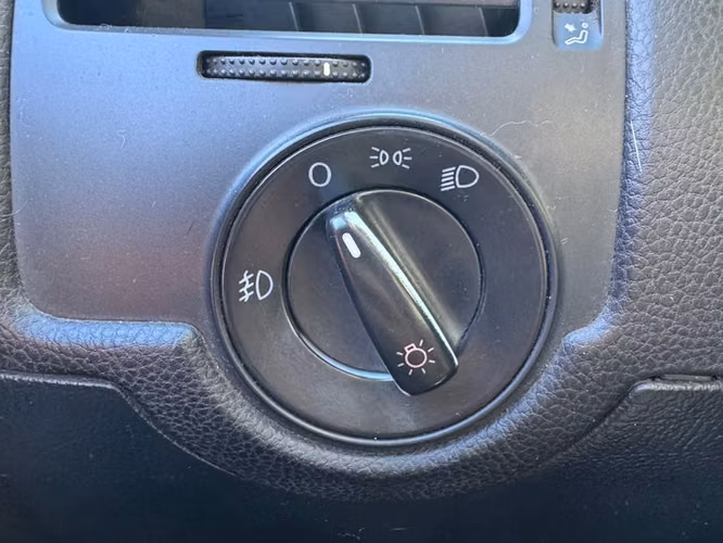Volkswagen Bora 2.0L Trendline Sky MT5 año 2014