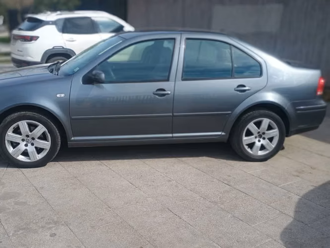 Volkswagen Bora 2.0L Trendline Sky MT5 año 2014 - Imagen 5