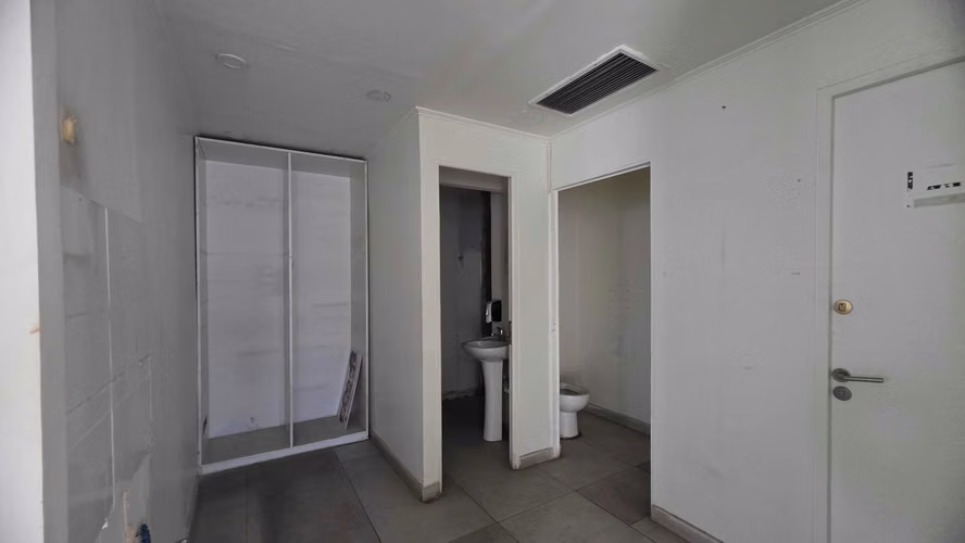 Amplio local en Venta / Vespucio , Del Inca (180505)